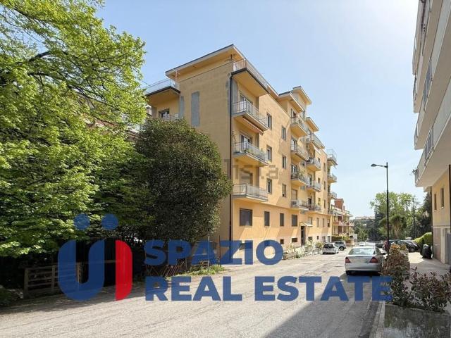 Appartamento in vendita di 175 m² in Via Raffaele Laporta, 98