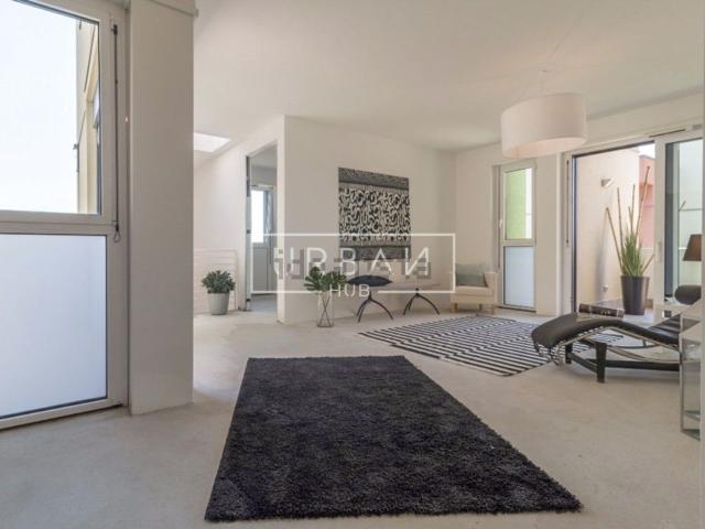 Appartamento in vendita di 175 m² in Via Ugo Foscolo, 3