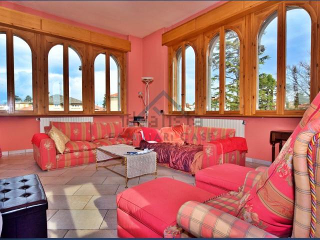 Appartamento in vendita di 175 m² in Viale Luigi Borri, 65