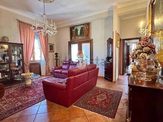Appartamento in vendita di 175 m² in Piazza Giuseppe Garibaldi, 101