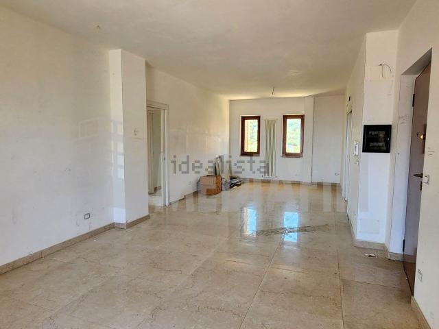 Appartamento in vendita di 175 m² in Strada del Crocifisso, 42