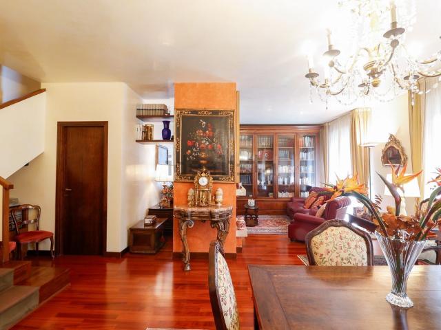 Appartamento in vendita di 175 m² in Strada Sant&apos Eurosia di Jaca, 43