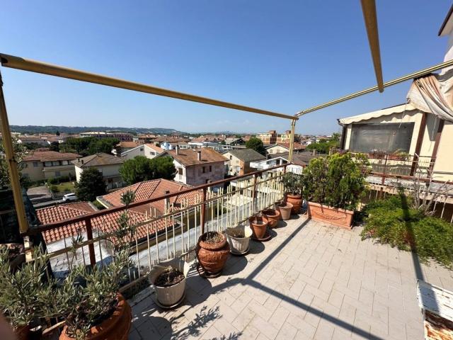 Appartamento in vendita di 176 m² in Via Castelfidardo, 85