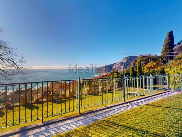 Appartamento in vendita di 176 m² in Via del Belvedere