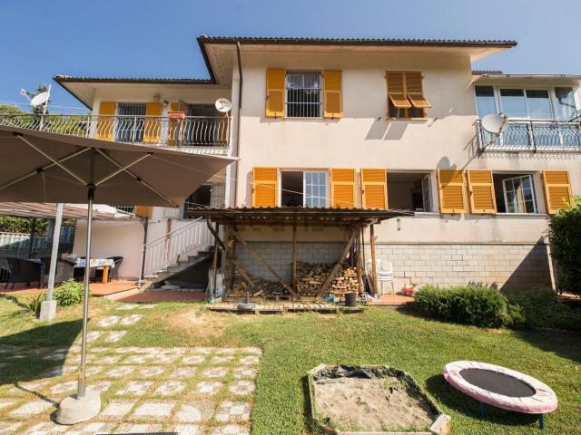 Appartamento in vendita di 176 m² in Via Dercogna