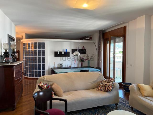 Appartamento in vendita di 176 m² in Via Emilia