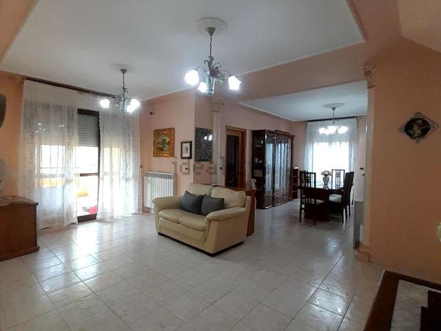 Appartamento in vendita di 176 m² in Via Firenze, 5