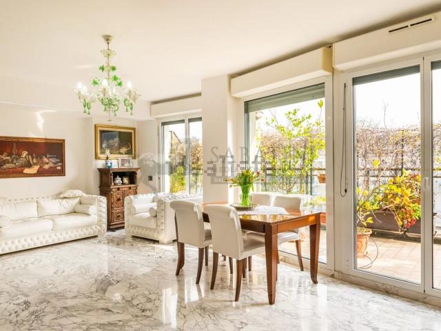 Appartamento in vendita di 176 m² in Via Francesco Pizzolpasso, 5