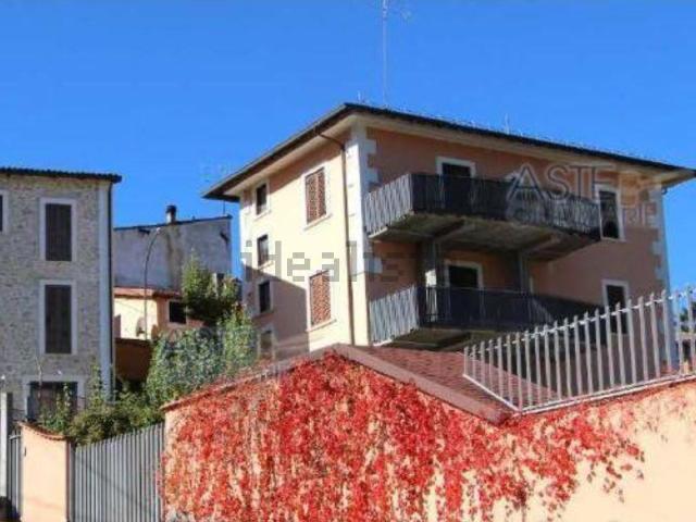 Appartamento in vendita di 176 m² in Via L&apos Aquila