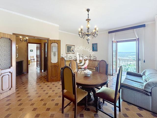 Appartamento in vendita di 176 m² in Via Napoli