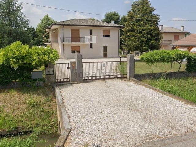 Appartamento in vendita di 176 m² in Via Salvo d&apos Acquisto