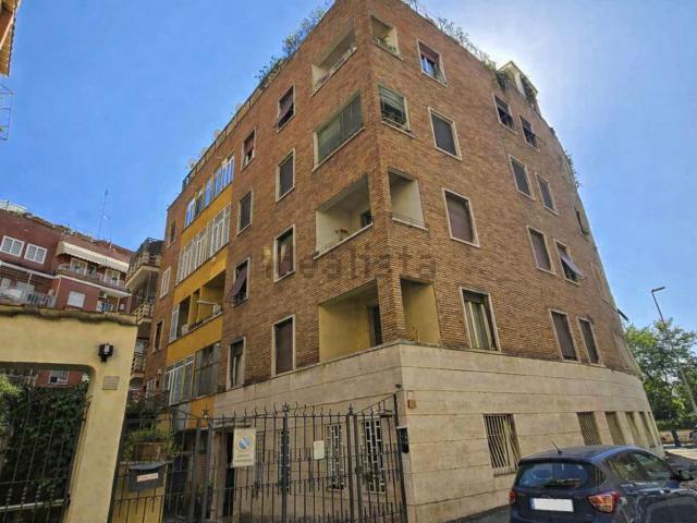 Appartamento in vendita di 176 m² in Via Poggio Moiano, 55
