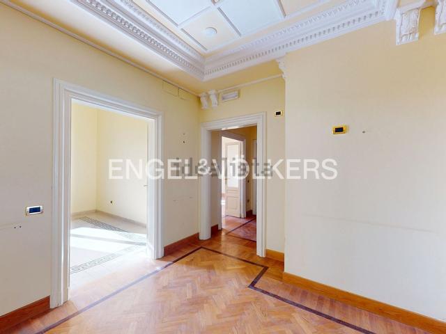 Appartamento in vendita di 176 m² in Via Roma