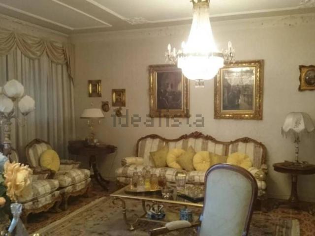 Appartamento in vendita di 176 m² in Viale Giovanni e Francesca Falcone, 168
