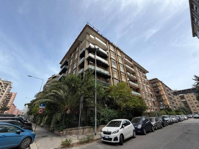 Appartamento in vendita di 176 m² in Piazza Europa, 36