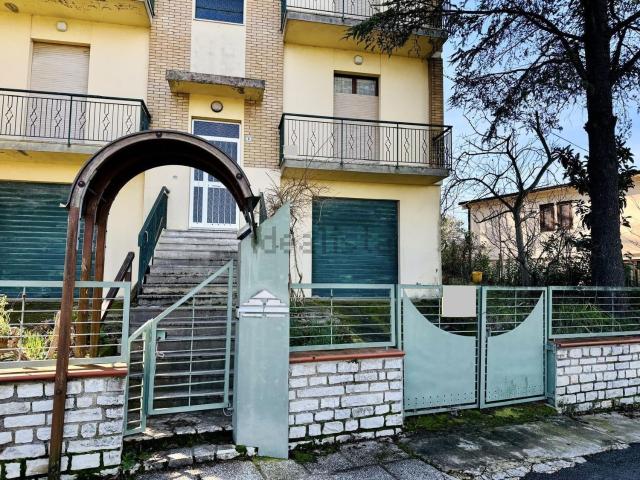 Appartamento in vendita di 177 m² in Via Circonvallazione