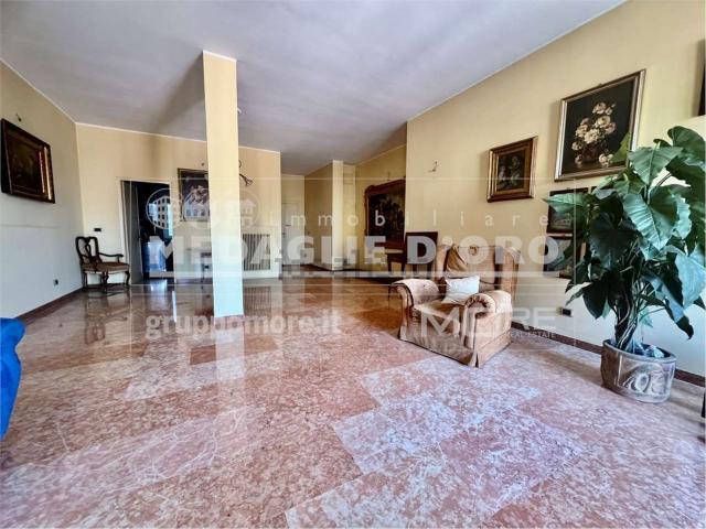 Appartamento in vendita di 177 m² in Via Archirola