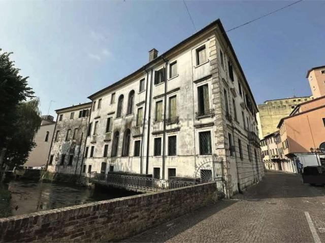 Appartamento in vendita di 177 m² in Via Avogari