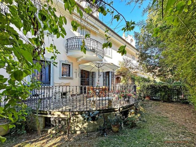 Appartamento in vendita di 177 m² in Via Generale Biamonti