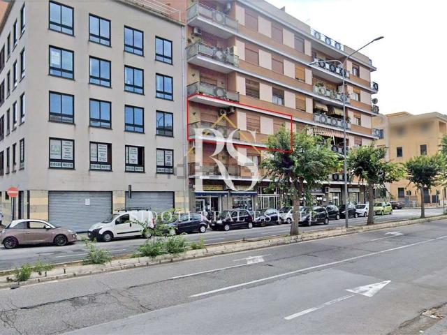 Appartamento in vendita di 177 m² in Via Giuseppe La Farina, 143