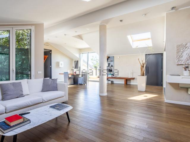 Appartamento in vendita di 177 m² in Via Gianfranco Miglio, 10