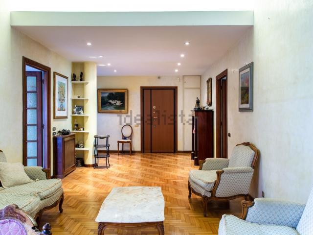 Appartamento in vendita di 177 m² in Via Enrico Albanese, 45