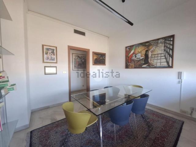 Appartamento in vendita di 177 m² in Via Monsignor Ventimiglia, 145