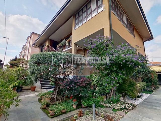Appartamento in vendita di 177 m² in Via Monte Bianco
