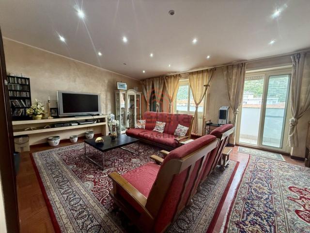 Appartamento in vendita di 177 m² in Via Traiano