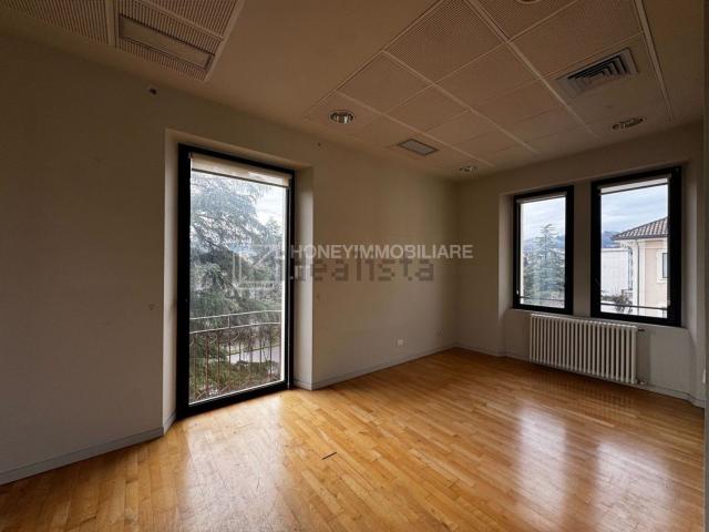 Appartamento in vendita di 177 m² in Viale Giacomo Matteotti, 47