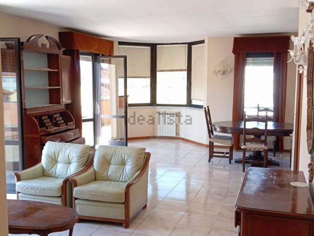 Appartamento in vendita di 178 m² in Via Dante Alighieri