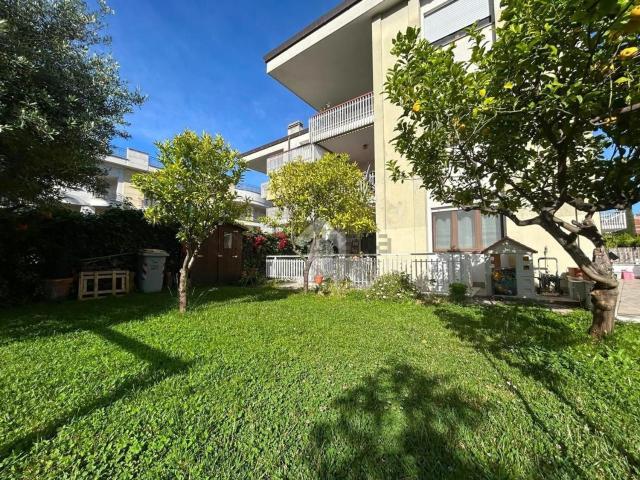 Appartamento in vendita di 178 m² in Via del Lido, 52