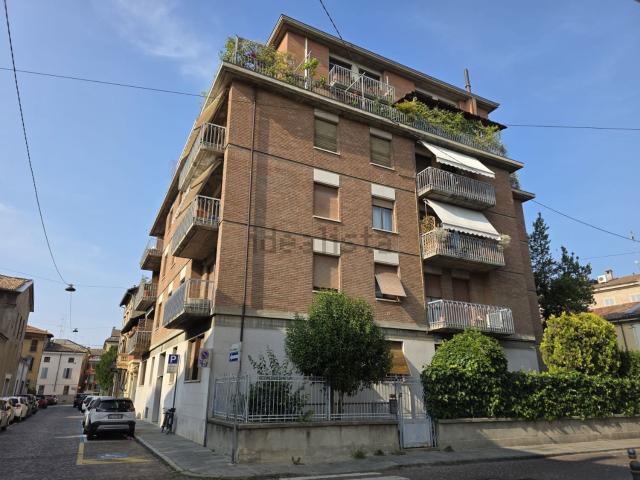 Appartamento in vendita di 178 m² in Via Frà Salimbene