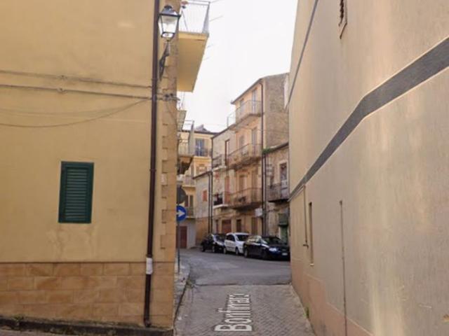 Appartamento in vendita di 178 m² in Via Fratelli Bonfirraro