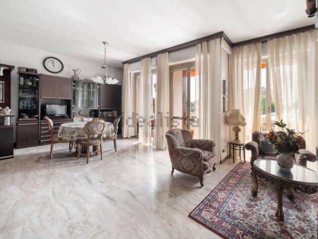 Appartamento in vendita di 178 m² in Via Luigi Modorati, 1
