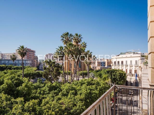 Appartamento in vendita di 178 m² in Viale Montedoro, 103
