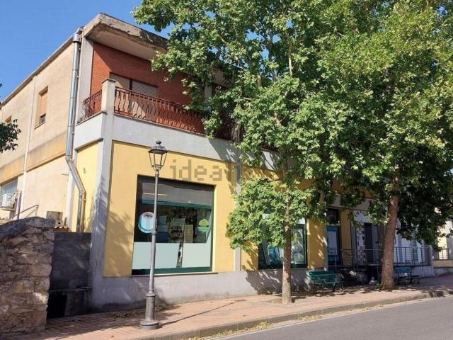 Appartamento in vendita di 178 m² in Strada Statale 128 Centrale Sarda, 48