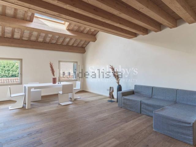 Appartamento in vendita di 179 m² in Via Carlo Alberto