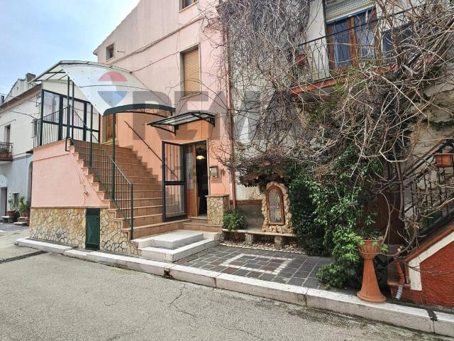 Appartamento in vendita di 179 m² in Via di Ruberto, 27