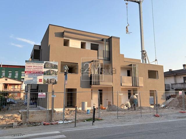 Appartamento in vendita di 179 m² in Via Luigi Fantoni, 7