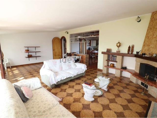 Appartamento in vendita di 179 m² in Via Pietralunga, 29