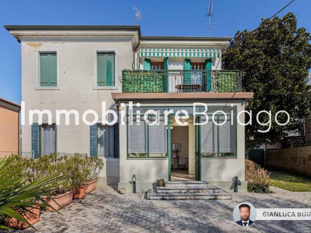 Appartamento in vendita di 179 m² in Via Tofane, 8