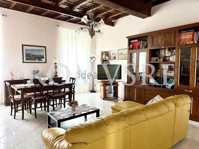 Appartamento in vendita di 179 m² in Corso Giacomo Matteotti, 28