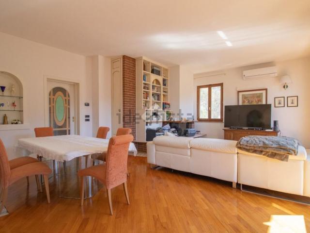 Appartamento in vendita di 180 m² in Via Corsica