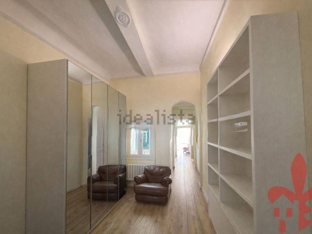 Appartamento in vendita di 180 m² in Via Cairoli