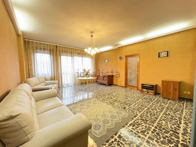 Appartamento in vendita di 180 m² in Via Carlo Rainoldi, 19