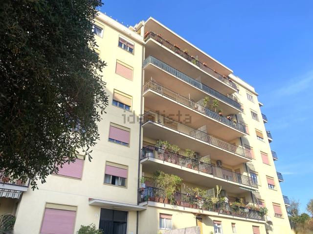 Appartamento in vendita di 180 m² in Via Carnazza, 51