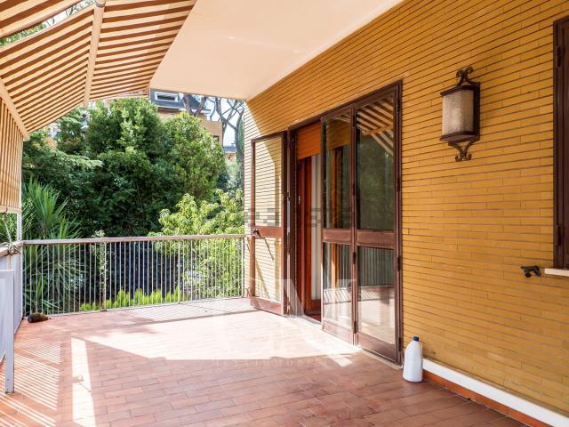Appartamento in vendita di 180 m² in Via Cassia