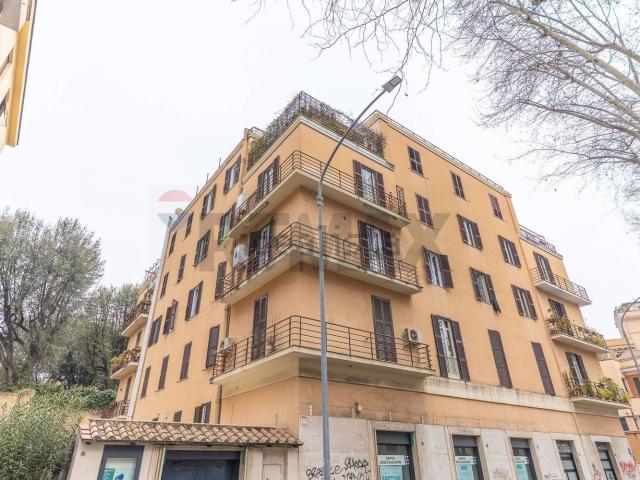 Appartamento in vendita di 180 m² in Via Cerveteri, 18