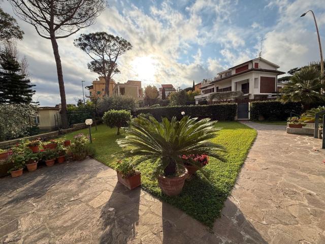 Appartamento in vendita di 180 m² in Via Circeo, 6